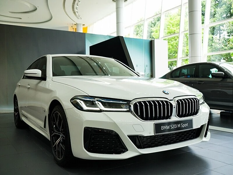Phân tích kỹ thuật và cấu trúc giá lăn bánh BMW 5 series M Sport tại khu vực TP.HCM năm 2025
