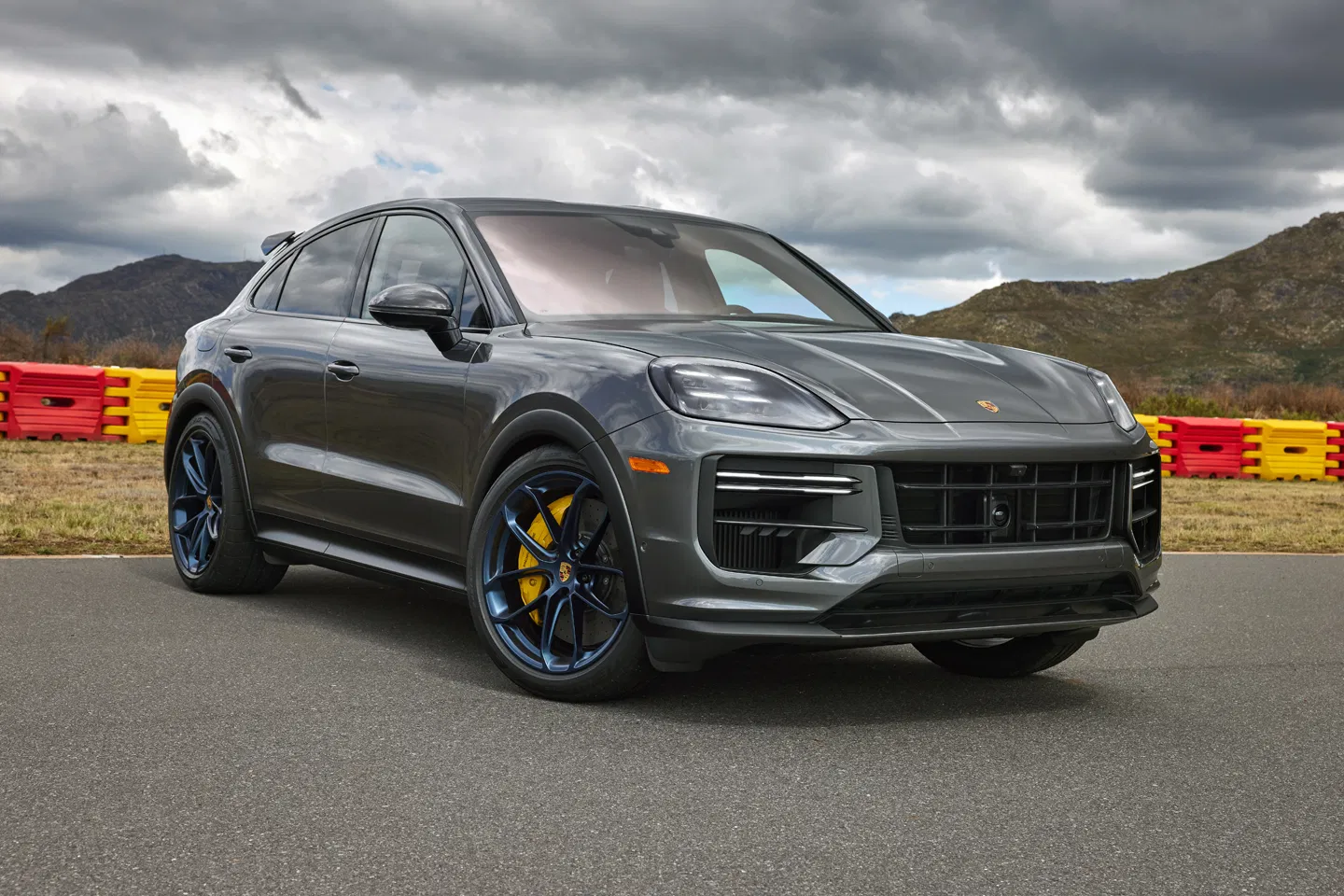Phân tích kỹ thuật và dự toán cấu hình Porsche Cayenne giá bao nhiêu TP.HCM 2025